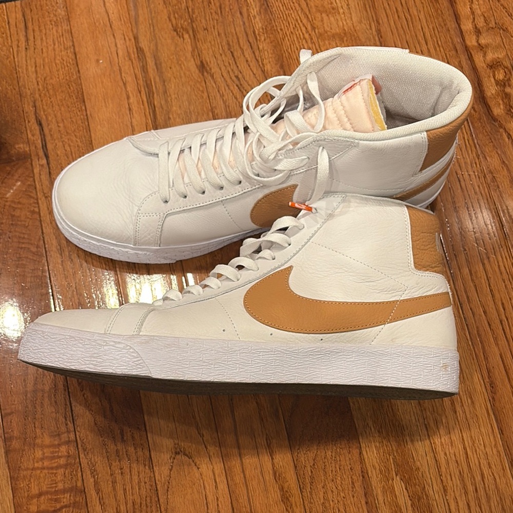 Nike Men's White and Tan High-Top Blazers